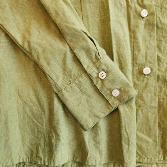 Casual Corner Long Sleeved Button Down Ladies Shirt Size 6 Green - Picture 3 of 5